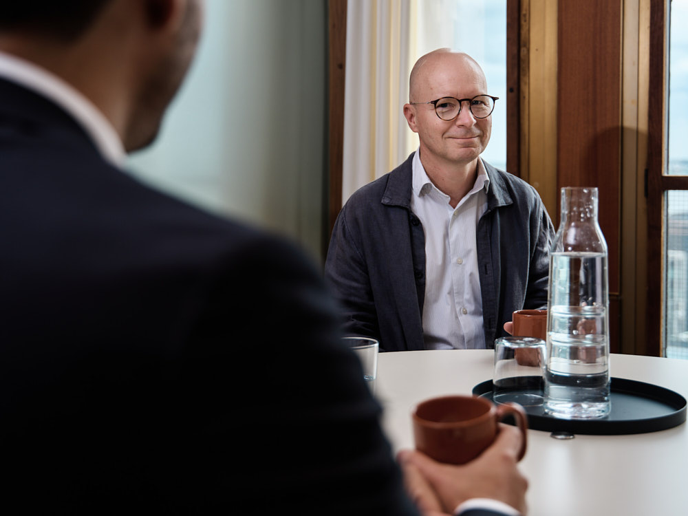 medarbetare-vid-konferensbors-finansbolag-stockholm