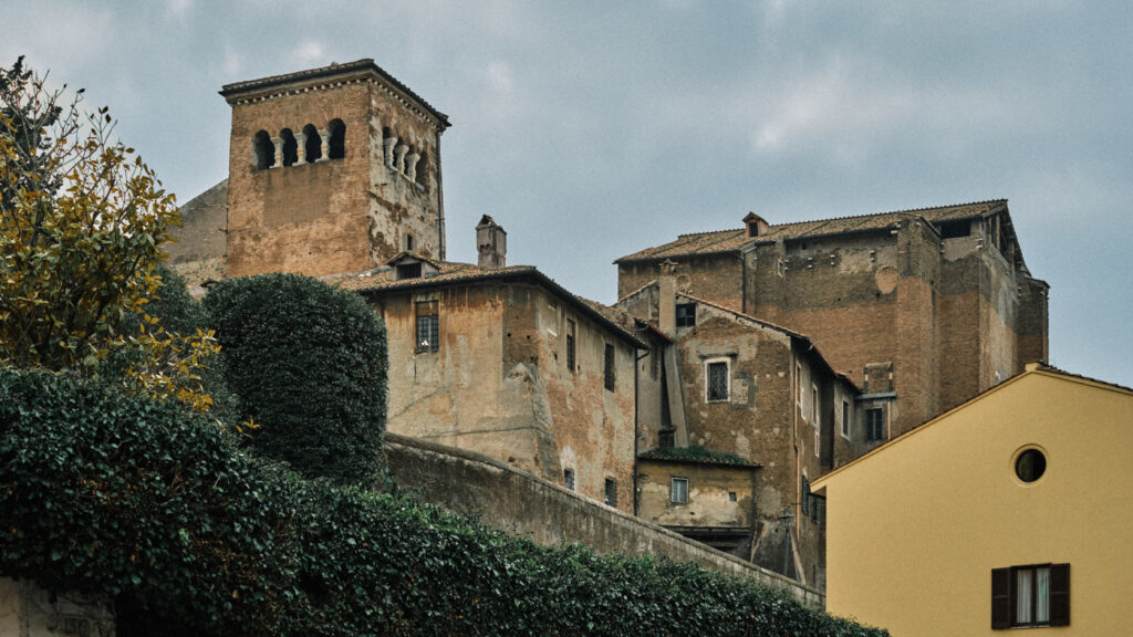 svensk-fotograf-i-italien-rom-äldre-hus